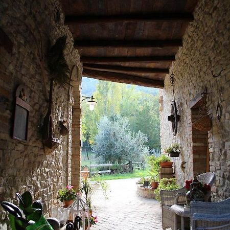 Casale Fontanile Bed And Breakfast Smerillo Exterior foto