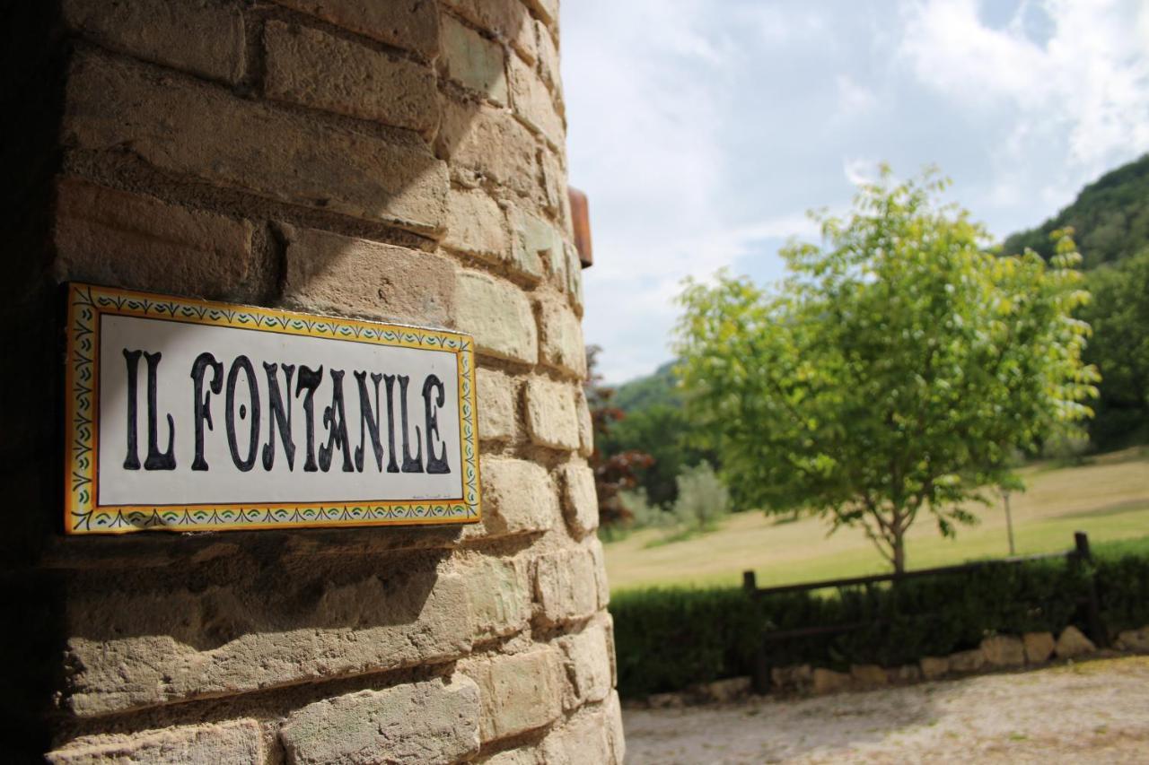 Casale Fontanile Bed And Breakfast Smerillo Exterior foto