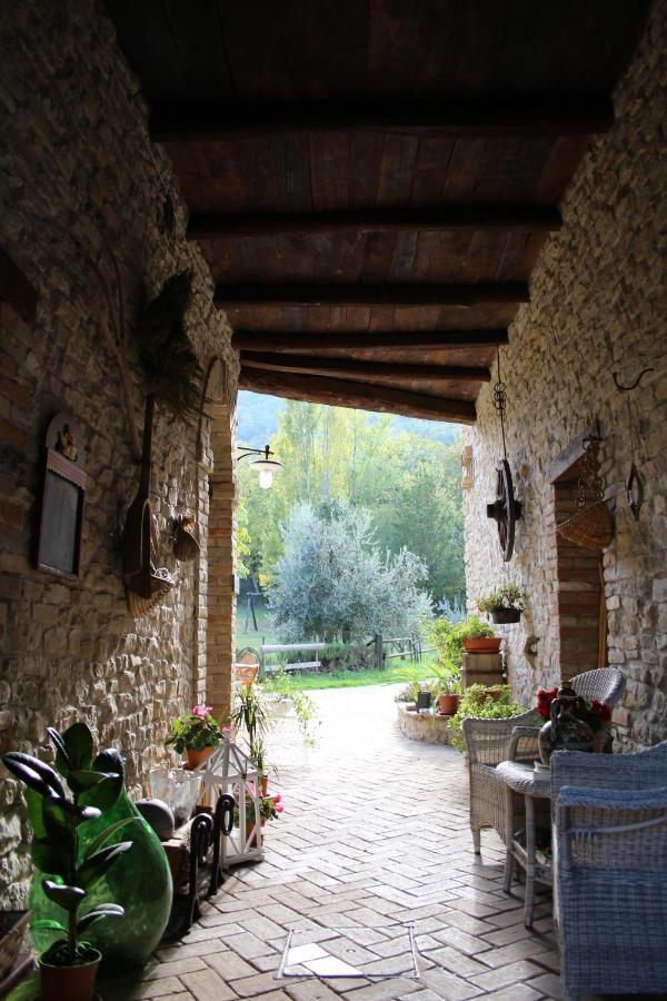 Casale Fontanile Bed And Breakfast Smerillo Exterior foto