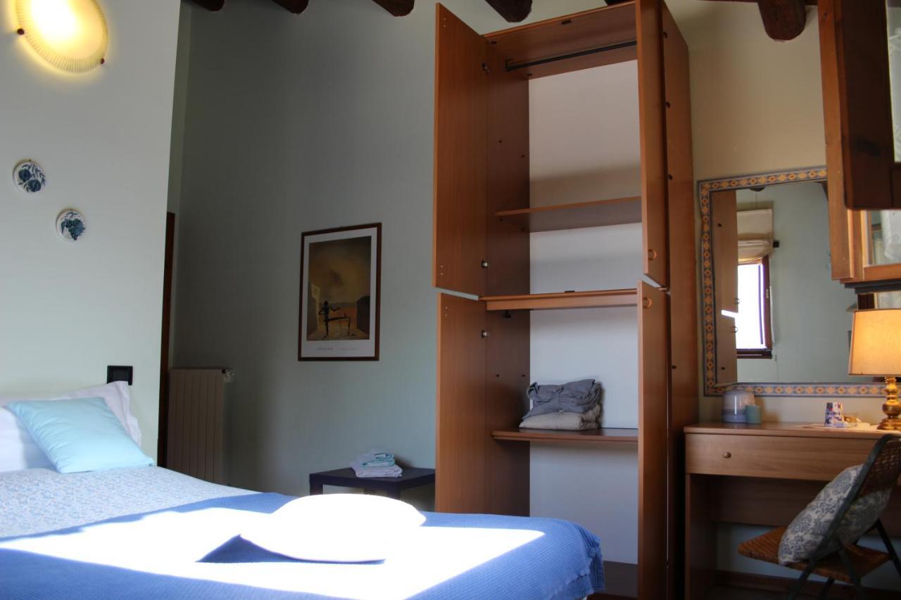 Casale Fontanile Bed And Breakfast Smerillo Exterior foto