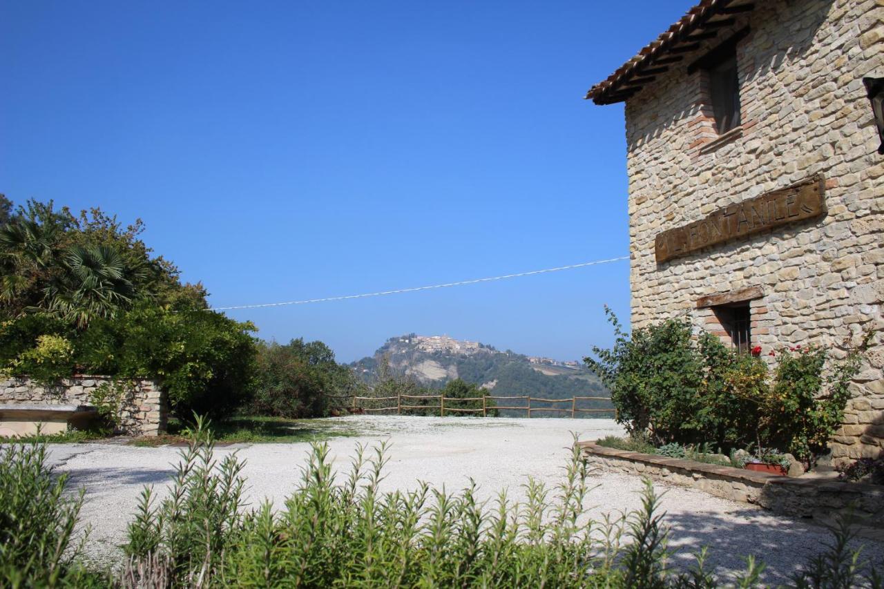 Casale Fontanile Bed And Breakfast Smerillo Exterior foto
