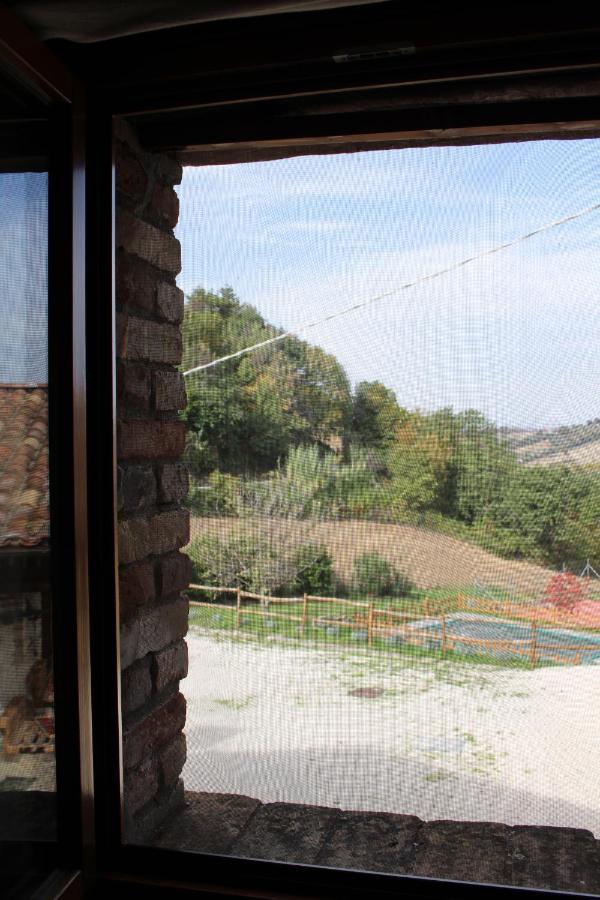 Casale Fontanile Bed And Breakfast Smerillo Exterior foto